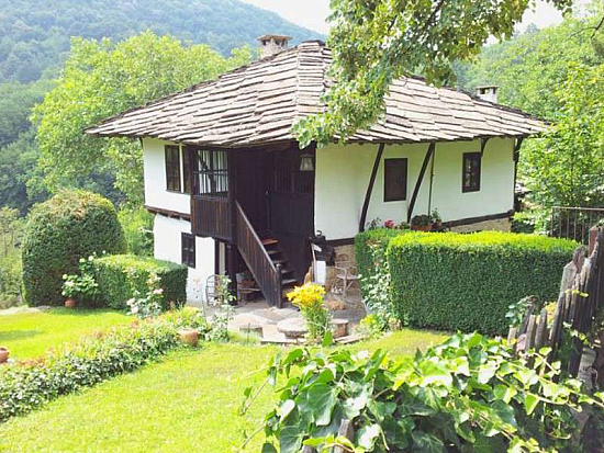 Отдельный дом в Божнеци (Город / Болгария)