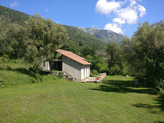 Отдельный дом в Кавач (Бока-Которская бухта / Черногория)
