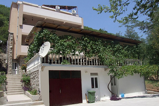 Отель в Бечичи (Будванская Ривьера / Черногория)