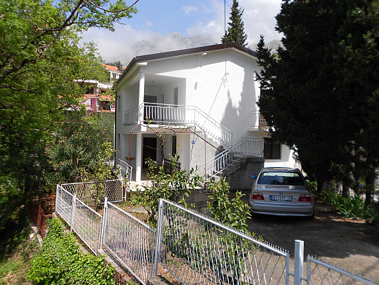 Отдельный дом в Ратац (Барская Ривьера / Черногория)