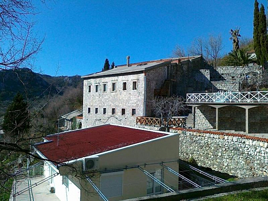 Отдельный дом в Баре (Барская Ривьера / Черногория)