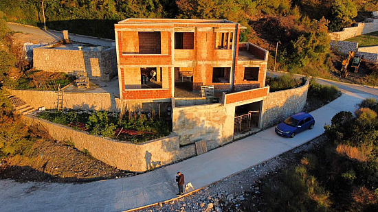 Отдельный дом в Сеоце (Будванская Ривьера / Черногория)